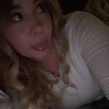 Leah Busby's Instagram, Twitter & Facebook