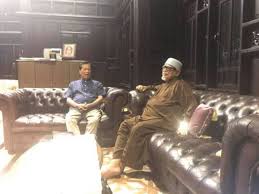 On april 20, khalid, dr mahathir and a few mps sent a memorandum to the palace, signed by the people, to end the emergency. Saya Sedia Berkhidmat Kata Khalid Ibrahim
