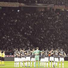Diesen wunsch erfüllen wir jetzt mit seiten mit kostenlosen farbigen zeichnungen. Keeper In Schwarz Team In Schwarz Geht Das Fussball