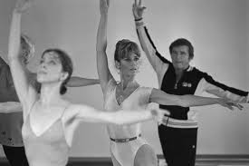 Jane fonda's 1982 workout routine is still the best exercise class out there. Jane Fonda Revived Her Classic Workout On Tiktok And It S Everything Glamour