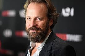 Peter Sarsgaard 正式加入DC 全新英雄电影《The Batman》