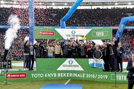 Het is 2012 en ook dit jaar moet de knvb beker beslist worden, dit keer staan psv en heracles tegenover elkaar in de kuip. Squawka Football On Twitter Knvb Beker Eredivisie Ucl Let Us Know Which Potential Treble Winner You Get