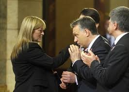 Péter károly ungár (born 10 june 1991) is a hungarian entrepreneur, politician and geographer, who is a member of the national assembly of hungary from the party's national list since 8 may 2018. A Gigantikus Steve Bannon Holokausztluvnya Atveres Nemzeti Net