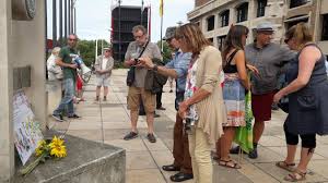 A Dunkerque 150 Personnes Reunies Pour Rendre Hommage A Steve