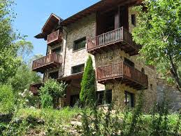 Bordas tipicas, 5 tenedores, cocina internacional, cocina de mercado, carnes a la brasa, pescado y marisco, pizzerias y restaurantes. Casas De Vacaciones En Andorra Chalets Casas Rurales Y Bungalows
