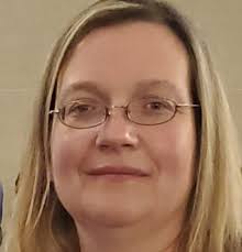 What are dog-friendly methods for removing weeds from lawns?