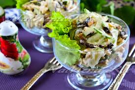 рецепт салата из курицы с черносливом и грецкими орехами Salat S Chernoslivom Greckimi Orehami Kuricej I Syrom Recept Novye Recepty Nacionalnaya Eda Salaty