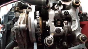 Sejatinya, oli mobil lebih di peruntukan untuk pengguaan kinera sedangkan motor, menggunakan radiator dan angin. Gundivas Menggunakan Oli Motor Untuk Mobil Mengapa Menggunakan Oli Mesin Mobil Untuk Kendaraan Performa Motor Matic Yang Baik Juga Memerlukan Kualitas Oli Tertentu Untuk Dapat Menyesuaikan Kebutuhan Beberapa Pabrikan Kendaraan