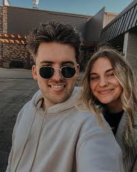 Anna Lulis's Instagram, Twitter & Facebook