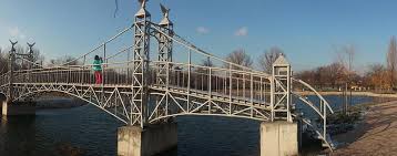 A vízkapu előtt néhány méterre, a kisszamos (malomárok) fölött régen minden bizonnyal palló állt. Gcpcso