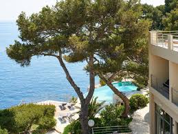 L Hotel Hotel Les Roches Blanches Cassis 5 Etoiles Hotel Restaurant Piscine Au Bord De Mer Hotel Restaurant Sejour En Amoureux Hotel