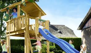 Mit pool, ein kleiner kinderspielplatz im bereich komplett eingezäunt. Holz Im Garten Moelders Webseite
