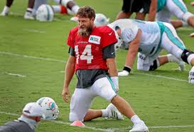 Ryan fitzpatrick profile page, biographical information, injury history and news. Dolphins Qb Ryan Fitzpatrick Mourns Death Of His Mother Misses Saturday S Scrimmage South Florida Sun Sentinel South Florida Sun Sentinel