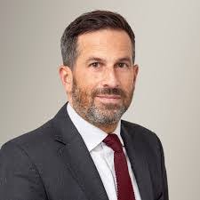 Elliot Chambers's Instagram, Twitter & Facebook