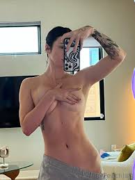 fresh out the shower, moist af : rPeachJars