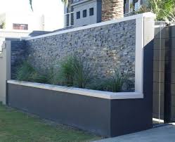 25 Best Concrete Fencing Design Ideas For Backyard Remodeling Plan The Material Of A Fence Holds An Important Modernes Zaun Design Hintergarten Moderner Zaun