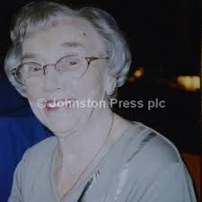 21828136-The old fashioned long bar in the vault at the Star Inn , South  Shore, Blackpool, was already 100 years old when this picture was taken in  1931. The bar was 5