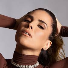 Ainda não superei esse look maravilhoso da @sophiahegg que usei no especial  de carnaval do Altas Horas que vai ao ar amanhã 😍✨Quem vai assistir  comigo? Beauty: @jonas.santosmk