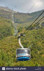 Beim absturz einer seilbahn am lago maggiore in italien sind am sonntag 13 menschen ums leben gekommen. Malcesine Monte Baldo Seilbahn Italien Stockfotografie Alamy