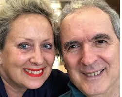 Le condizioni di lamberto sposini vanno via via migliorando e il giornalista sta rispondendo sempre meglio. Oggi Per Me E Una Giornata Importante Carolyn Smith L Annuncio Social