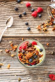 So Einfach Geht S Paleo Musli Selber Machen Hellofresh Blog Rezept Musli Selber Machen Futternapf Lebensmittel Essen