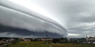 Cuaca ekstrim adalah keadaan atau fenomena fisis atmosfer di suatu tempat, pada gelombang laut disebabkan oleh angin. Cuaca Adalah Perubahan Keadaan Udara Kenali Jenis Dan Unsur Yang Jarang Diketahui Merdeka Com