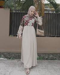 Gaun pesta kombinasi warna kream, long dress embos pesta muslim, model baju gaun jaguar 2019, gaun warna cream, model gaun muslim jaguar, contoh dress muslimah warna maroon, dres muslim merah marun, maxi dress jaguar modern terbaru 2019, model gamis jaguard. 35 Model Baju Gamis Terbaru Yang Modern Kekinian Updated 2021 Bukareview
