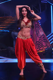 Nora fatehi is a canadian dancer, model, actress, singer, and producer who is known for her work in the indian film industry. Nora Fatehi Looks Red Hot As She Shakes Her Belly On Dance Plus 4 Finale
