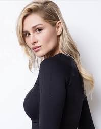 Amanda Rea's Instagram, Twitter & Facebook