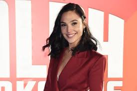 She served in the idf for two years, and won the miss israel title in 2004. Gal Gadot Demands Movies Are Shot Around Her Schedule