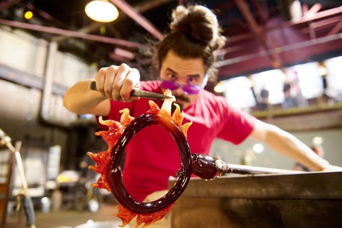 3 Western WA glassblowers compete on Season 3 of Netflix's 'Blown Away' |  The Seattle Times