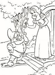 Va fi foarte incantat sa coloreze personajele din povesti pe care le indrageste atat de mult. Plansa Alba Ca Zapada Desene De Colorat