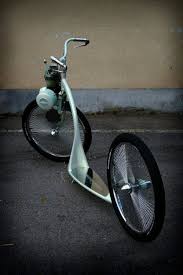 La Rencontre Entre Un Solex Et Une Trottinette Radfahren Fahrrad Mit Hilfsmotor Motorisiertes Fahrrad
