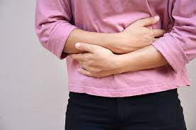 Pada saat perut terasa kembung, bengkak dan keras saat disentuh, maka ini menjadi indikasi terjadinya masalah pada pencernaan anda seperti efek samping dari diet yang sedang dijalankan, beberapa jenis minuman atau beberapa jenis penyakit. Kenali 7 Penyebab Perut Kembung