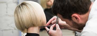 So wie der mondkalender für haare schneiden gilt, funktioniert es auch für ungewollte körperbehaarung. Haare Schneiden Nach Den Mondphasen Was Ist Dran Am Mondkalender Ratgeber Magazin Tipps Von Kennstdueinen De