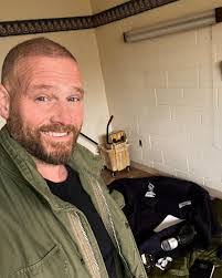 Travis Wesley's Instagram, Twitter & Facebook