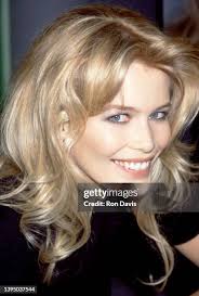 17.210 Claudia Schiffer Foto's en afbeeldingen van hoge resolutie