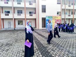 A system of grammatical gender, whereby every noun was treated as either masculine, feminine, or neuter, existed in old english, but fell out of use during the middle english period; Osem A Twitter Live Update English Camp 2018 Ice Breaking Session Lead By Alif Iman Sabrina Nazri Amirah Lokman