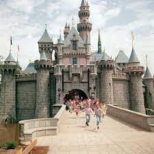 This Is What Disneyland S Opening Day Looked Like In 1955 Disneyland Opening Day Disneyland Opening Disneyland Photos