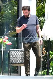 May 31, 2021 · after ben affleck and jennifer lopez spent a few days together in montana, like a week after they made headlines for hanging out again, jlo flew to miami, where he joined her last week before returning to la to spend the memorial day long weekend with his kids. Jennifer Lopez Ben Affleck Hang On The Balcony Of Her Miami Home After Latest Reunion The Seven News