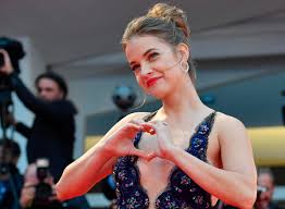 Palvin Barbi meztelen testével ajándékozta meg a férfiakat Fotósexiezpix  Web Porn