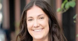 Chelsea Crouch's Instagram, Twitter & Facebook