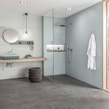 Die Farbe Ist Wieder Da Wurden Bader In Den Letzten Jahren Meist Eher Zuruckhaltend Mit Weiss Grau Oder Beige Gestaltet S Walk In Dusche Villeroy Und Boch Bad