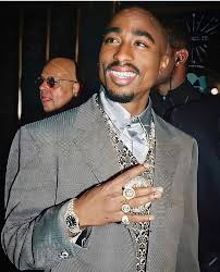 07 Ball All my ni***s outlaws awon eyan 2Pac All my ni**as tie bandana bi  ti durag All my ni**as gbeje s'oju gan bi ti Suge knight Get money, f**k  bi***es all