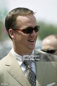 Tara Reid poses for a photo with Officer Brian Gillock of the... News Photo 