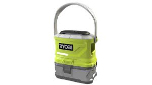 Des diffuseurs électriques que l'on recharge se branchent à une prise dans une pièce de la maison et vous protègent de l'invasion des moustiques. Test Avis Et Prix Diffuseur Anti Moustiques Ryobi Obr1800 Zone Outillage