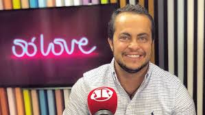 Sikêra jr faz travessia às cegas em avenida após recorde de inscritos no youtube. Thammy Miranda E Eleito Vereador De Sao Paulo E Agradece Apoio Na Web
