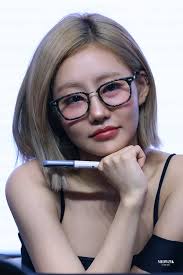 Julie at MakeStar Fansign