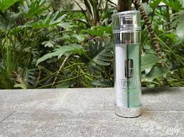 The estee lauder enlighten serum produces a faster result than the clinique even better dark spots corrector and optimizer. Review Clinique Even Better Clinical Dark Spot Corrector Optimizer Lipstiq Com