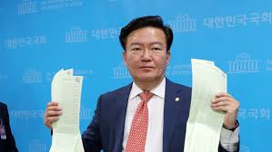 (서울=연합뉴스) 이슬기 기자 = 제20대 대통령선거 사전투표가 5일 오후 6시 마감된 가운데 일부 투표소에서 부정선거 의혹 등이 제기되면서 전. ë¶€ì •ì„ ê±° ì˜í˜¹ í•´ì†Œ ì„ ê´€ìœ„ ì˜¤ëŠ˜ íˆ¬ ê°œí'œ ê³µê°œ ì‹œì—°